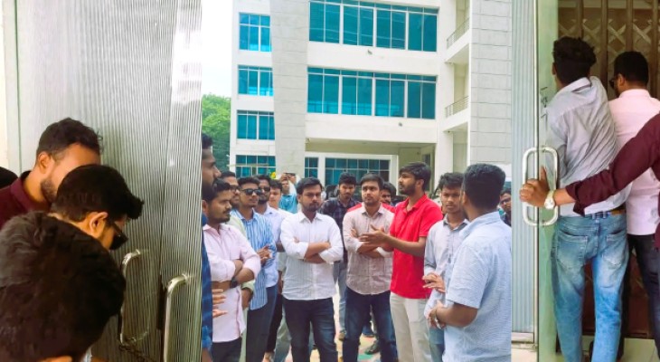 প্রক্টর অপসারণ দাবিতে মাভাবিপ্রবিতে বিক্ষোভ,উপাচার্য অবরুদ্ধ